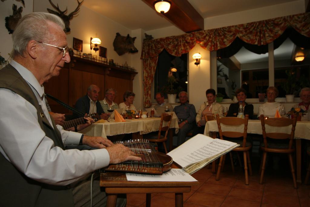 Hotel Haus Oberland Masserberg Bagian luar foto